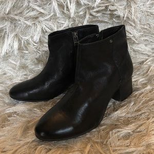 Trask - *NEW* black leather booties